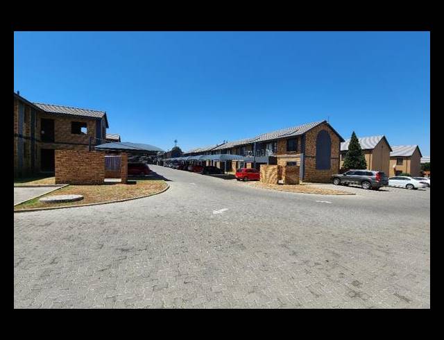 2 BEDROOM TOWNHOUSE FOR SALE IN ALBEMARLE